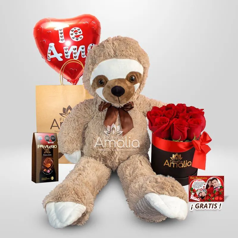 Oso perezoso de peluche con ramo de rosas rojas, globo "Te Amo" y chocolates.