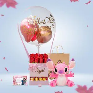🌹 "Ángela Chocolatera" con rosas rojas, globo burbuja "Feliz Cumpleaños Amiga," chocolates Ferrero Rocher y peluche. Un regalo encantador y festivo.