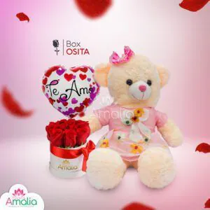 Caja de regalo con osito de peluche, rosas y globo de 'Te Amo'.
