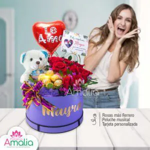 🎁 Caja personalizada "Mayra" con rosas 🌹, chocolates Ferrero Rocher, un oso de peluche y tarjeta personalizada.