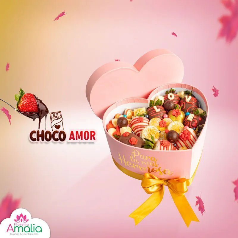 Caja Choco Amor con variedad de chocolates y frutas bañadas, ideal para regalo romántico.