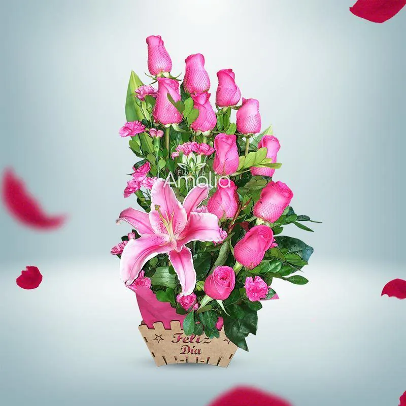 🌸 "Media Luna de Rosas Rosadas" con lirio rosa, rosas y globo "Feliz Día."