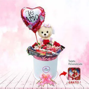 🧸 Oso de peluche con rosas, globo "Te Amo" y una selección de chocolates. Un regalo dulce con tarjeta personalizada.