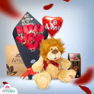 Ramo de rosas rojas con peluche de león, globo en forma de corazón 'Te Amo' y chocolates, en embalaje de Florería Amalia."
