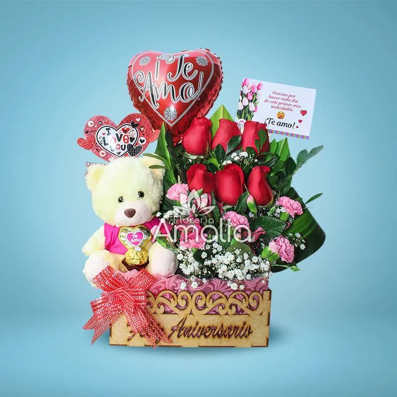 Osito con ramo de rosas y claveles, globos de amor