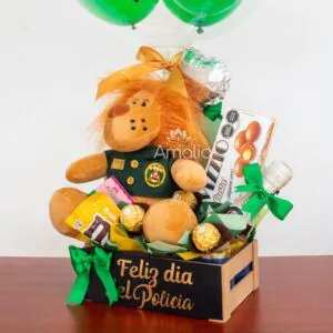 Caja decorativa con peluche temático de policía, globo personalizado, chocolates Ferrero Rocher y otros detalles, ideal para sorprender en el Día del Policía.