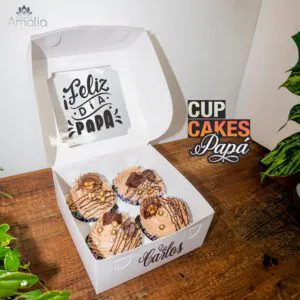 Caja de cupcakes decorados para el Día del Padre con mensaje ‘¡Feliz Día Papá!’ y diseño personalizado de Florería Amalia.
