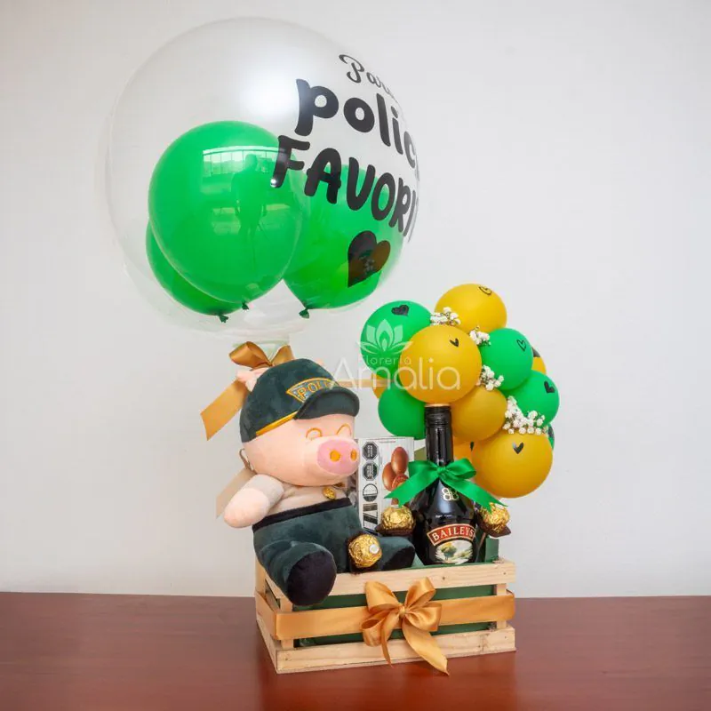 Detalle personalizado para policía 🎈, incluye globo decorativo, 🧸 peluche temático, 🥂 Baileys y 🍫 chocolates Ferrero Rocher. Ideal para sorprender.
