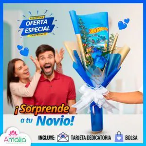 Ramo sorpresa para novio con rosas azules, autos Hot Wheels y envoltura azul dorado, incluye tarjeta y bolsa.