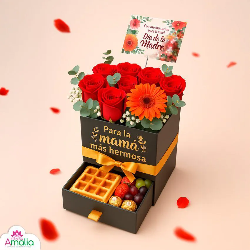 Caja regalo elegante para el Día de la Madre con flores naturales, waffle, frutas y bombones de Ferrero Rocher de Florería Amalia