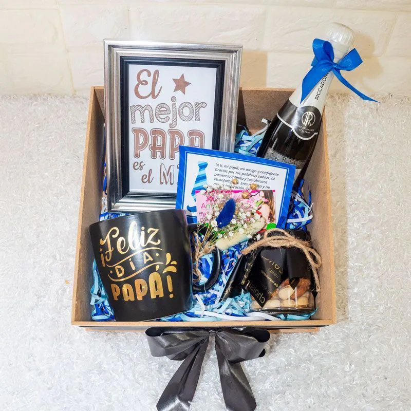 🎁 Caja de regalo para papá con vino, taza personalizada, cuadro decorativo y frutos secos.