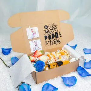 Desayuno sorpresa para el Día del Padre con mini sándwiches, frutas frescas y mensaje “El mejor papá de todos”