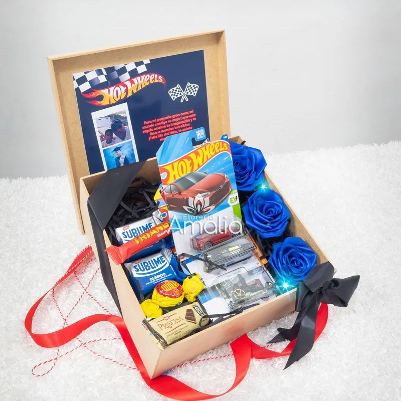 Box Hot Wheels con autos coleccionables, rosas azules y chocolates en caja regalo
