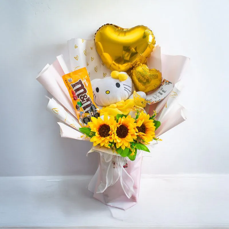 Ramo amarillo con Hello Kitty, girasoles y globo corazón dorado