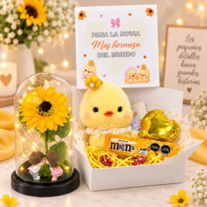 Caja regalo para novia con peluche de pollito, girasol en cúpula, chocolates y globo de corazón de Florería Amalia