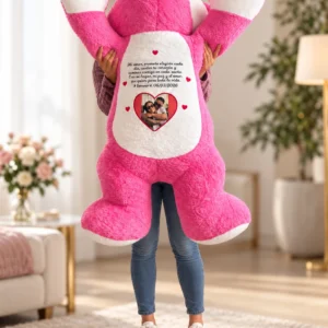 Lotso rosado con foto en forma de corazón y mensaje personalizado.