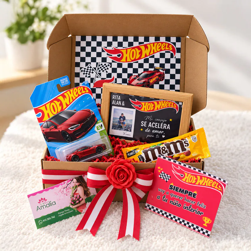 Box Hot Wheels personalizado para novio con auto, foto, chocolates y tarjeta de Florería Amalia