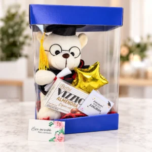 Osito blanco con lentes, birrete y diploma; chocolates Vizzio, globo estrella y tarjetas. En caja transparente azul.