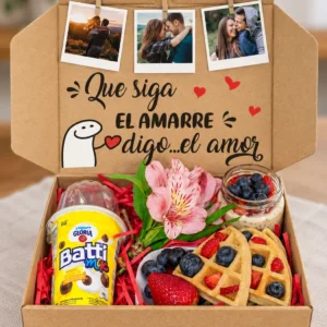 Caja con fotografías, waffles y yogurt Batimix.