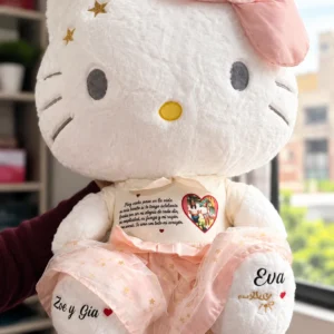 Hello Kitty con lazo rosa pastel y vestido con estrellas doradas.