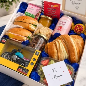 Mañana a Toda Marcha: Sándwiches, croissant, frutas, cereal, galletas, yogurt, bebida y bombón.