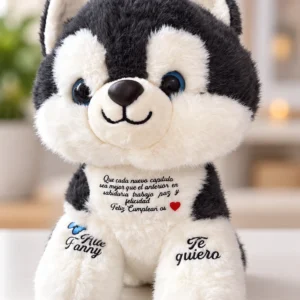 Lobito negro y blanco de ojos azules.