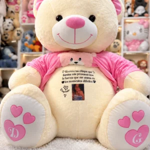 Osa crema con camiseta rosa y corazones rosados, 120 cm.