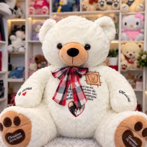 Oso blanco con lazo a cuadros y huellas marrones, 120 cm.