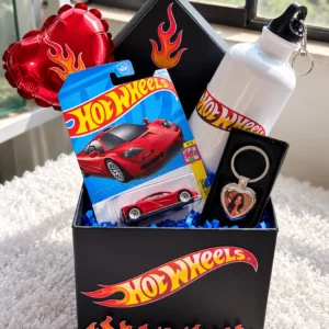 Pasión sobre Ruedas: Carrito Hot Wheels, tomatodo, llavero con foto y globo corazón.