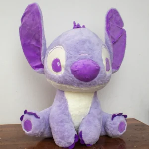 Peluche Stitch lila con barriga clara y detalles violetas.